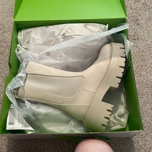 Dafneyy boots call it spring